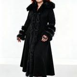Manteau Long Gothique 'Baroness' avec Col et Manches en Fourrure